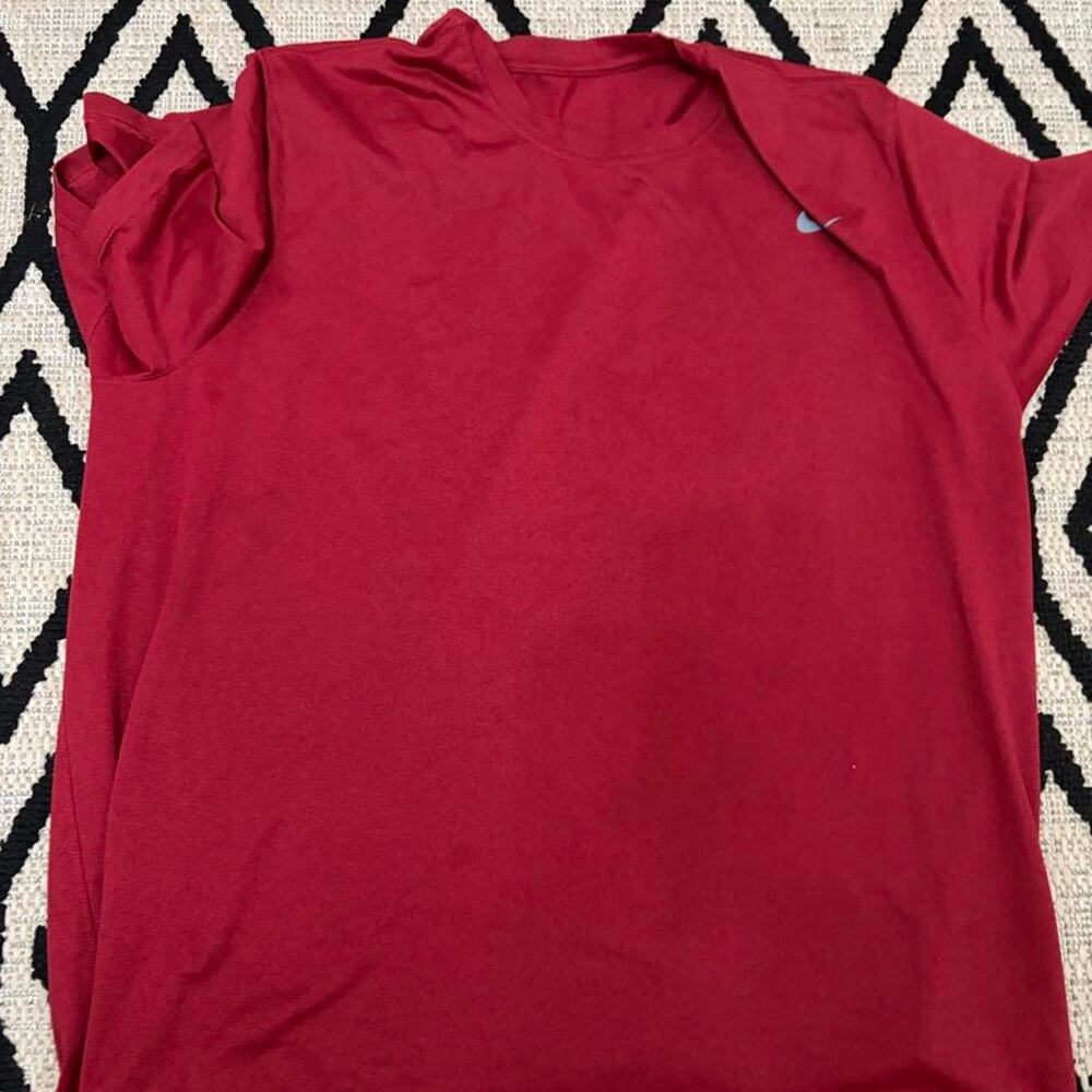 Nike Men’s XL Red Dri-FIT Athletic Training T-Shirt Swoosh Logo
